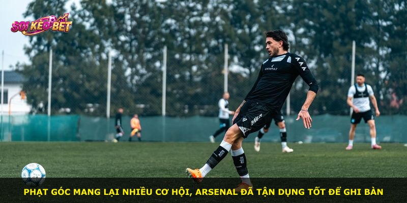 Phạt góc mang lại nhiều cơ hội, Arsenal đã tận dụng tốt để ghi bàn